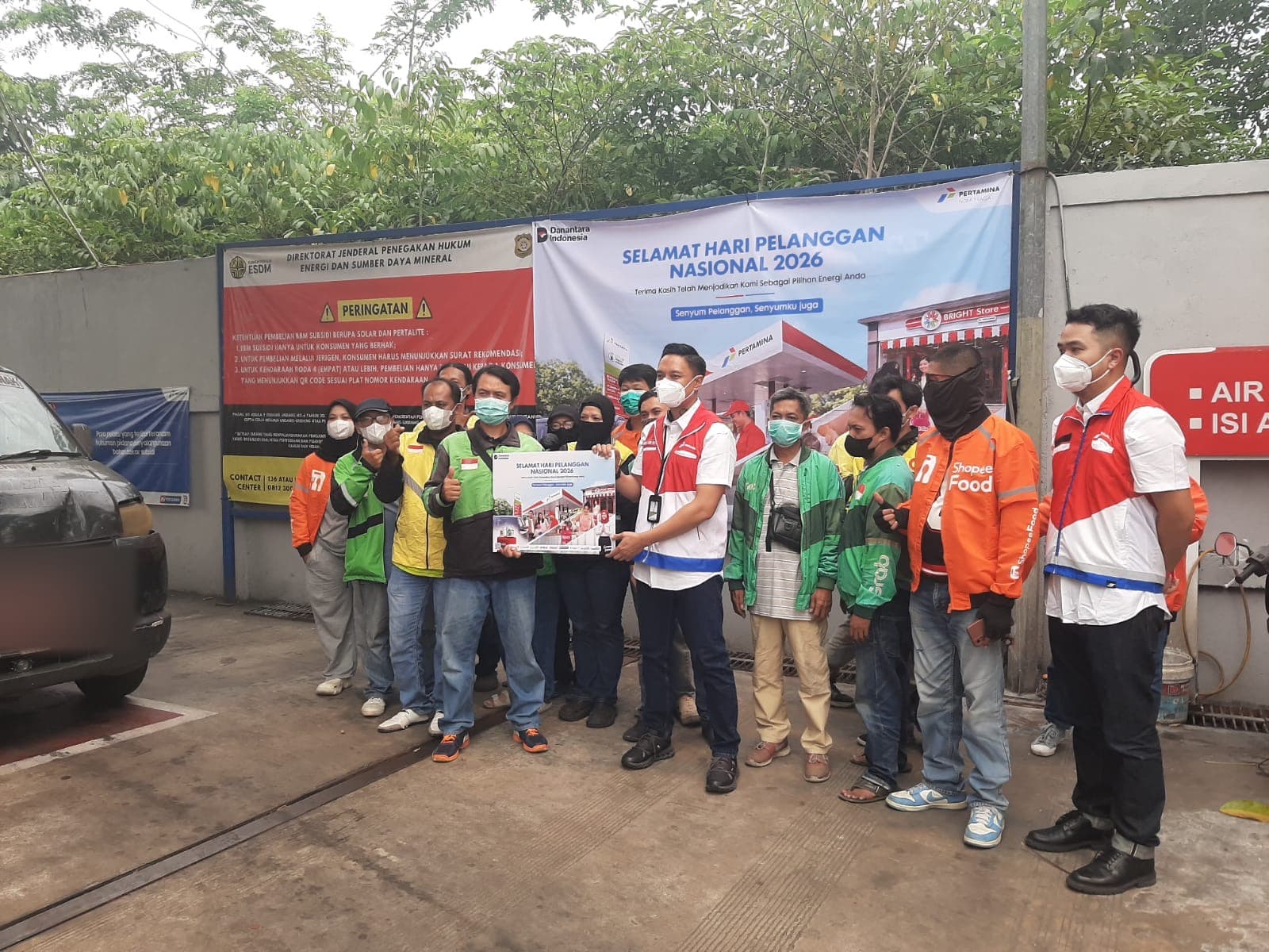 Pertamina Patra Niaga and SolaGroup Celebrate National Customer Day 2026 with Customers at SPBU 64.781.06 Bundaran Kotabaru